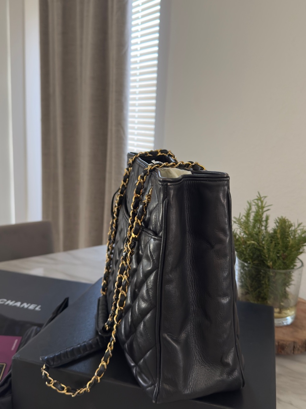 CHANEL Black Quilted Lambskin Shoulder Bag with Gold Chain - Picture 5 of 16